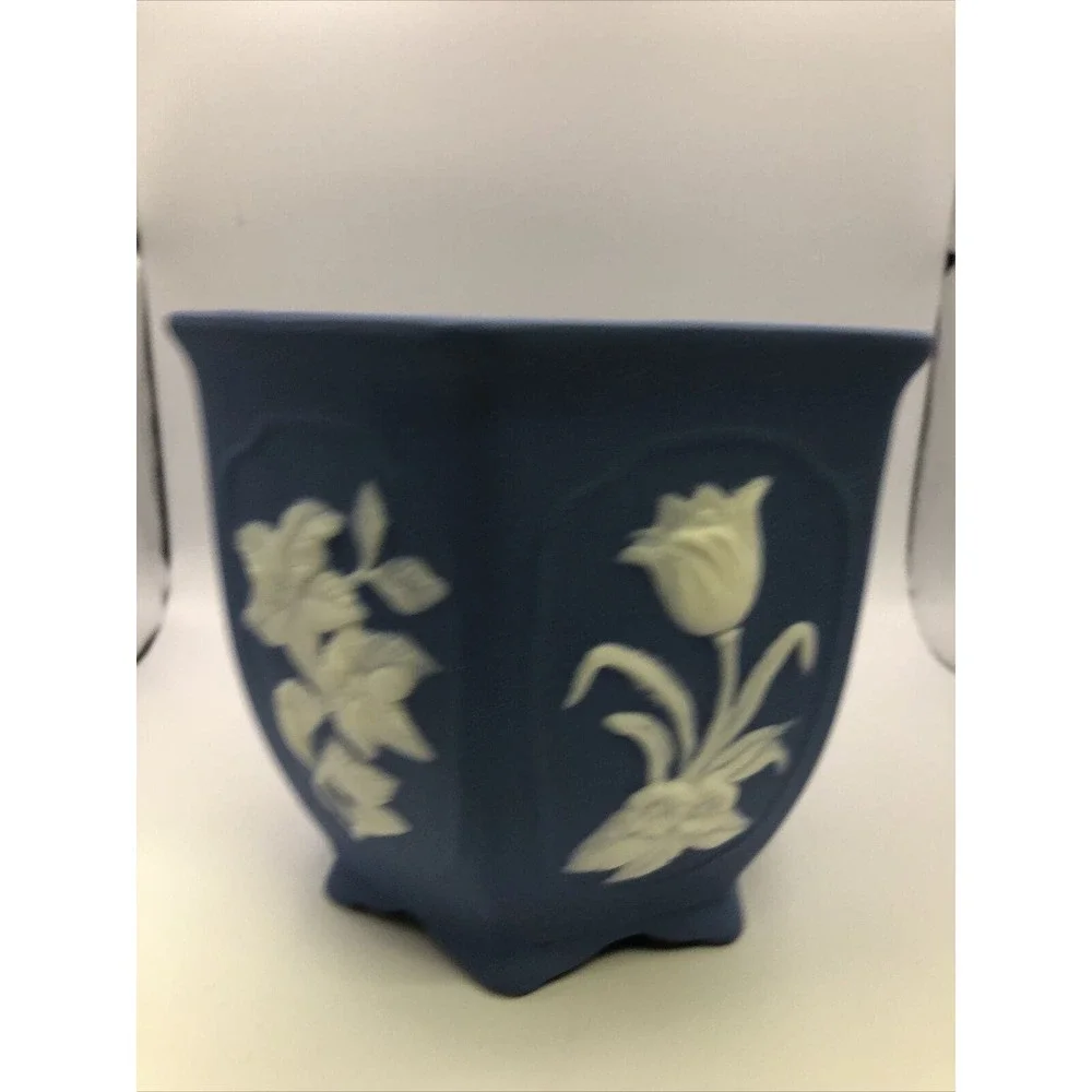 Vtg 2002‎ Trend Studios 5” Blue & White Floral Bisque Vase Dish Flower Pot USA